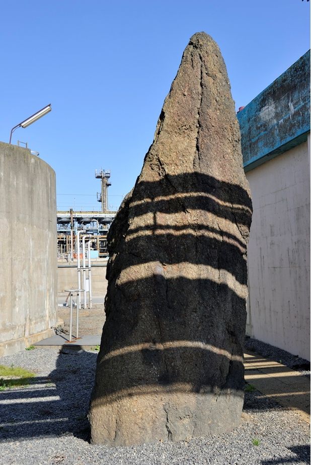Menhir-de-la-Vacherie-copy-rightTotal-Raffinerie-de-Donges-Marco-Dufour